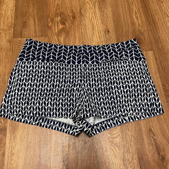 Gap Womens Patterned Chino Sailor Shorts Blue White Chevron Size 12 Large - Picture 1 of 7